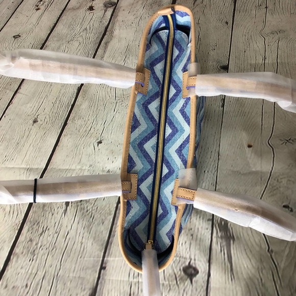Dooney & Bourke Small Leisure Shopper Blue Chevron - Picture 14 of 16